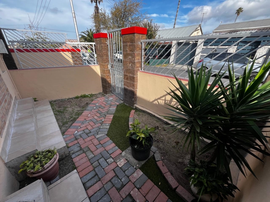 2 Bedroom Property for Sale in Athlone Western Cape
